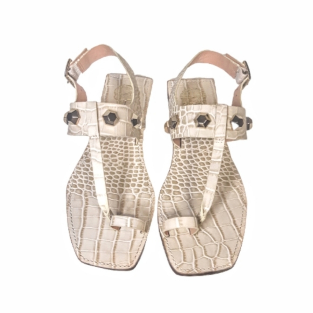 Vince Camuto Dailette Gladiator Sandal toe loop flip flop thong Summer flats